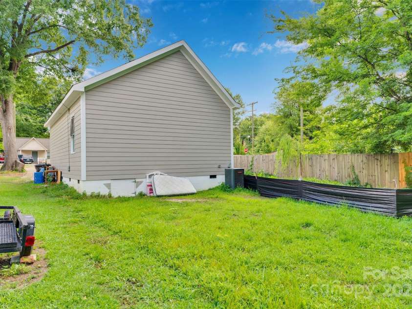 111 Crowell Drive, Concord, NC 28025.  MLS# CAR4281441, YatesRealty ID 26715. Back yard