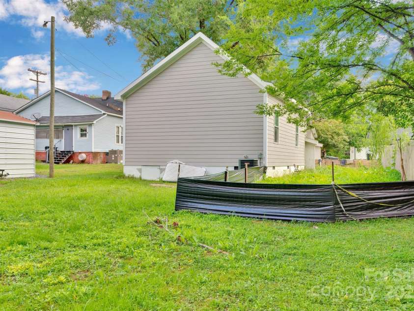 111 Crowell Drive, Concord, NC 28025.  MLS# CAR4281441, YatesRealty ID 26715. Back yard