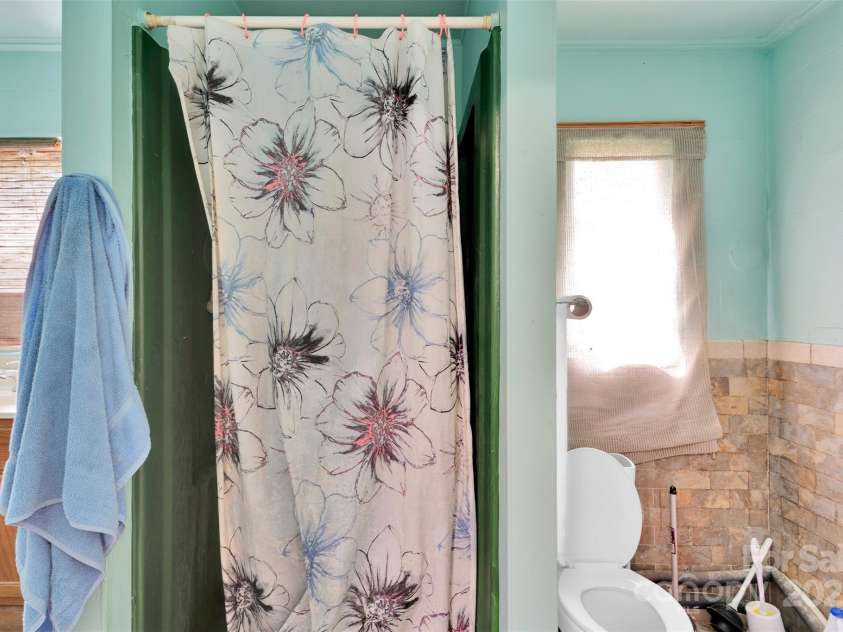 111 Crowell Drive, Concord, NC 28025.  MLS# CAR4281441, YatesRealty ID 26715. Front unit BR