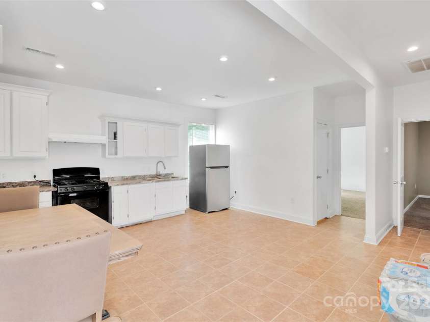 111 Crowell Drive, Concord, NC 28025.  MLS# CAR4281441, YatesRealty ID 26715. Kitchen