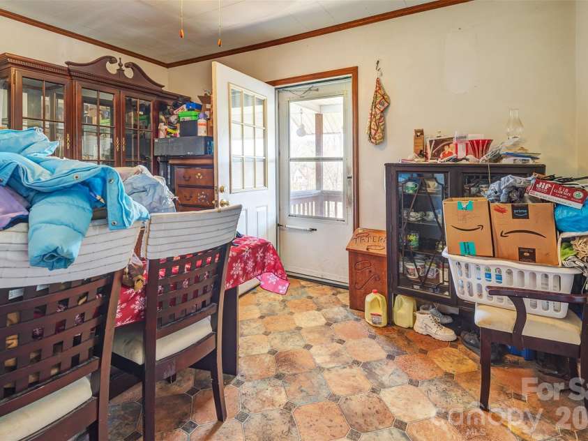 84 Swannanoa Avenue, Asheville, NC 28806.  MLS# CAR4359161, YatesRealty ID 26715. 