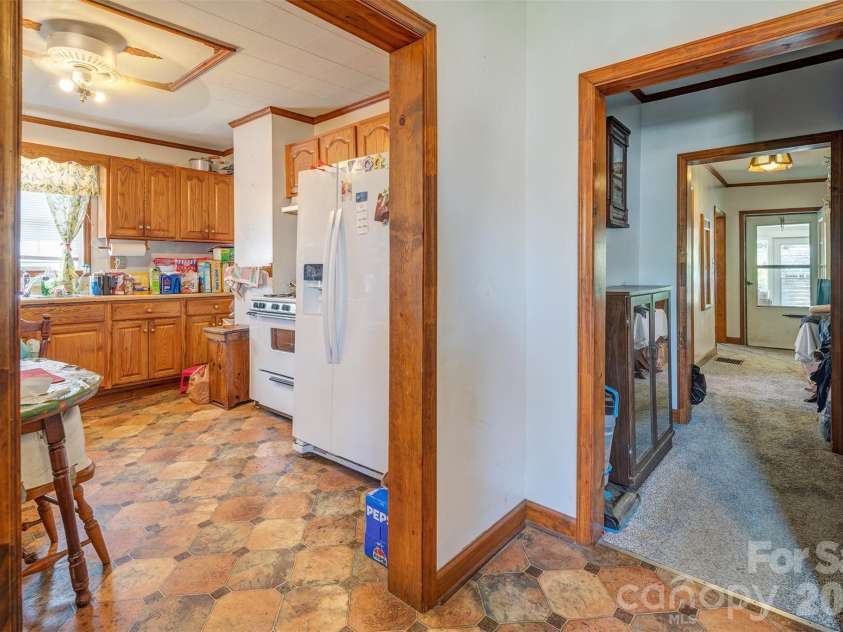 84 Swannanoa Avenue, Asheville, NC 28806.  MLS# CAR4359161, YatesRealty ID 26715. 
