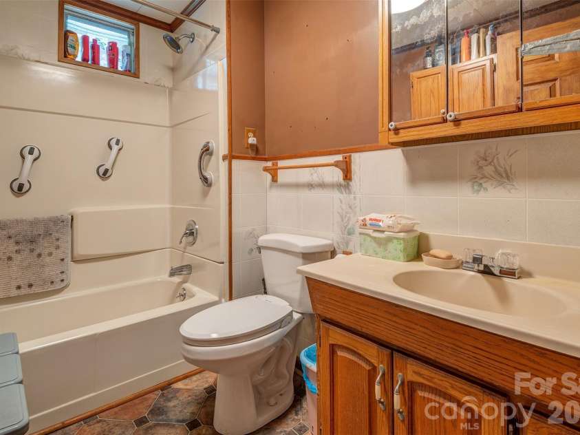 84 Swannanoa Avenue, Asheville, NC 28806.  MLS# CAR4359161, YatesRealty ID 26715. 