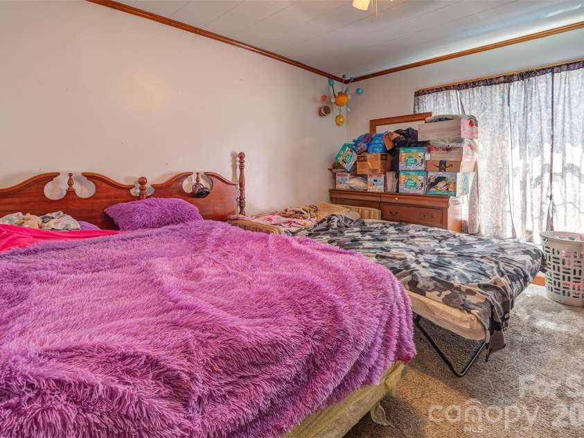 84 Swannanoa Avenue, Asheville, NC 28806.  MLS# CAR4359161, YatesRealty ID 26715. 