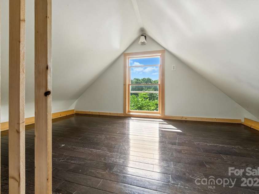 109 Azalea Avenue, Swannanoa, NC 28778.  MLS# CAR4276188, YatesRealty ID 26716. Sleeping Loft