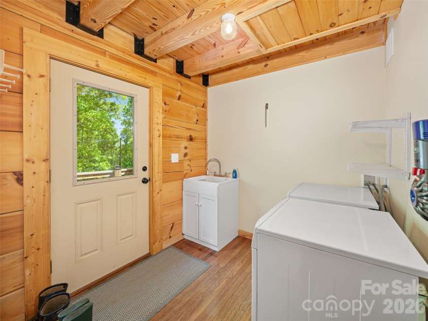 483 Birdie Lane, Bakersville, NC 28705.  MLS# CAR4386186, YatesRealty ID 26716. 