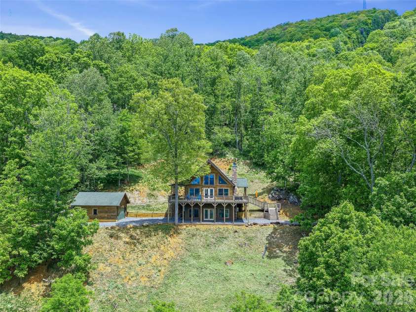 483 Birdie Lane, Bakersville, NC 28705.  MLS# CAR4386186, YatesRealty ID 26716. 