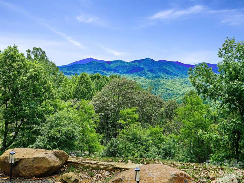 483 Birdie Lane, Bakersville, NC 28705.  MLS# CAR4386186, YatesRealty ID 26716. 