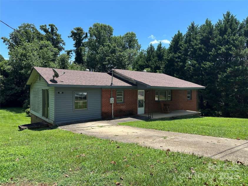 107 Hunt Drive, Nebo, NC 28761.  MLS# CAR4281519, YatesRealty ID 26717. 