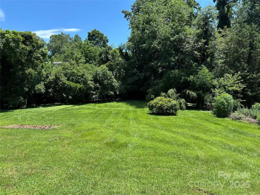 107 Hunt Drive, Nebo, NC 28761.  MLS# CAR4281519, YatesRealty ID 26717. 