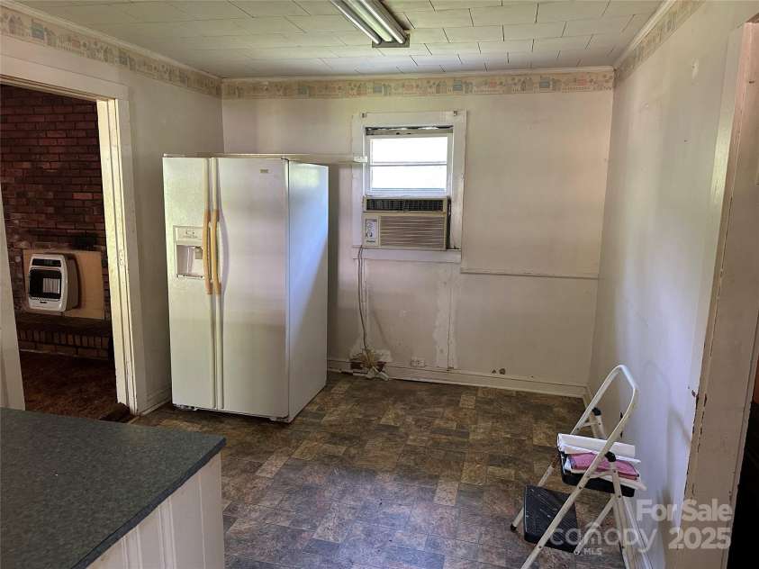 107 Hunt Drive, Nebo, NC 28761.  MLS# CAR4281519, YatesRealty ID 26717. 