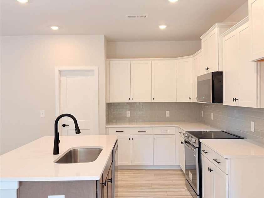 214 Imperial Way, Albemarle, NC 28001.  MLS# CAR4386156, YatesRealty ID 26718. Kitchen