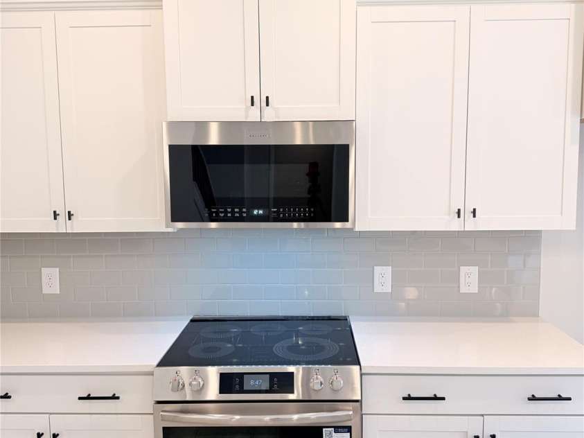 214 Imperial Way, Albemarle, NC 28001.  MLS# CAR4386156, YatesRealty ID 26718. Microwave/stove