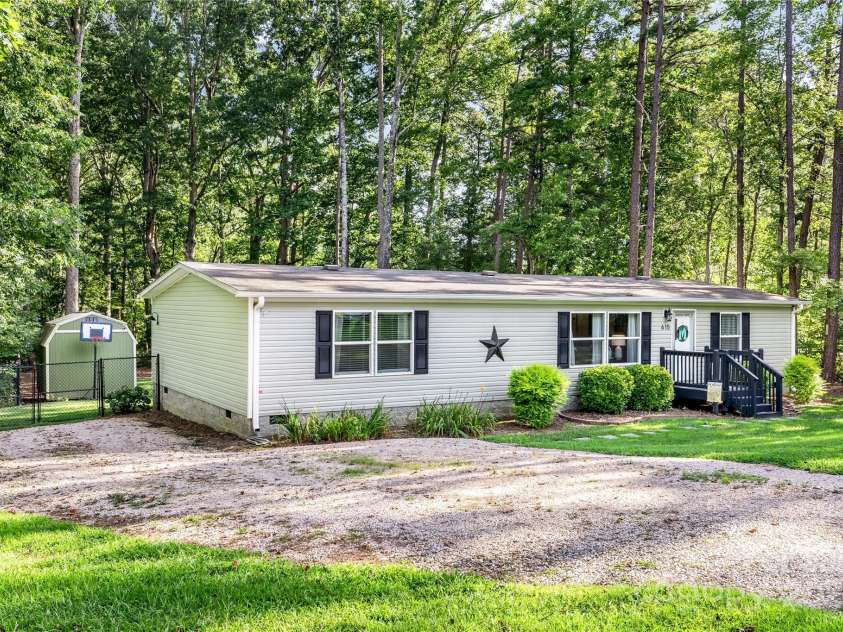 615 Red Leaf Lane, China Grove, NC 28023.  MLS# CAR4281879, YatesRealty ID 26718. 