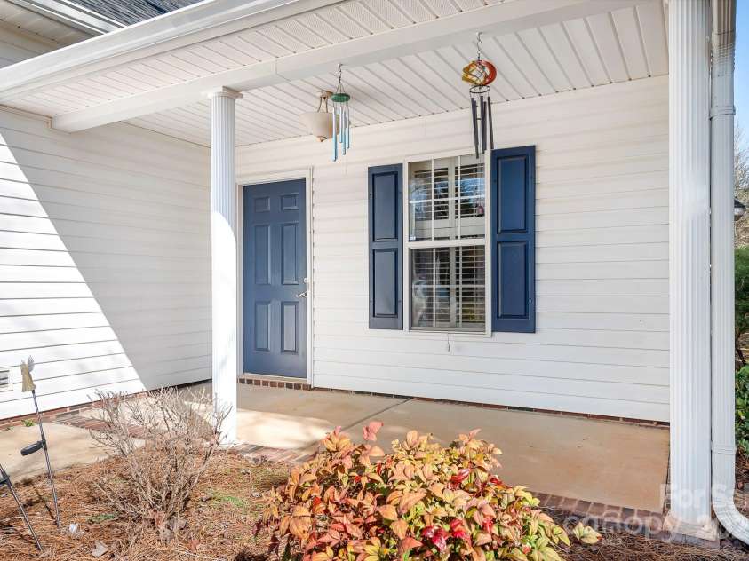 449 Doves Crest Court, Stanley, NC 28164.  MLS# CAR4220525, YatesRealty ID 2672. Front Porch