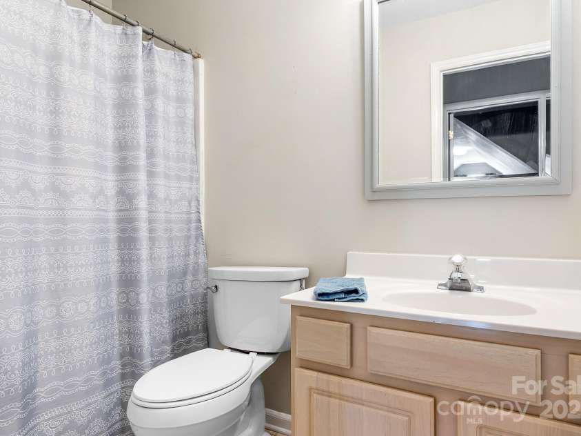 449 Doves Crest Court, Stanley, NC 28164.  MLS# CAR4220525, YatesRealty ID 2672. Full Guest Bath