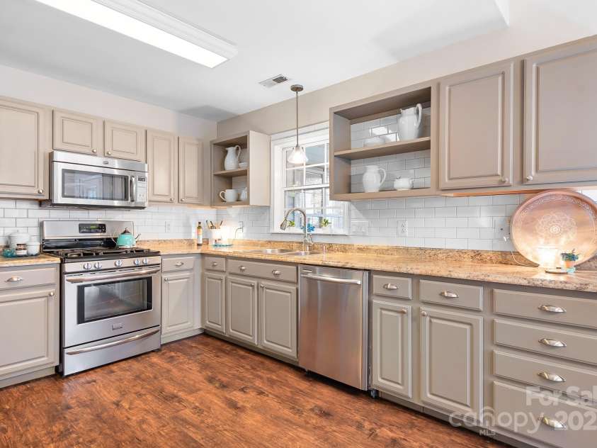 449 Doves Crest Court, Stanley, NC 28164.  MLS# CAR4220525, YatesRealty ID 2672. Kitchen