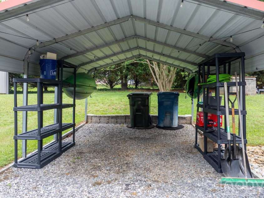 1423 16th Avenue, Hickory, NC 28601.  MLS# CAR4388030, YatesRealty ID 26720. 