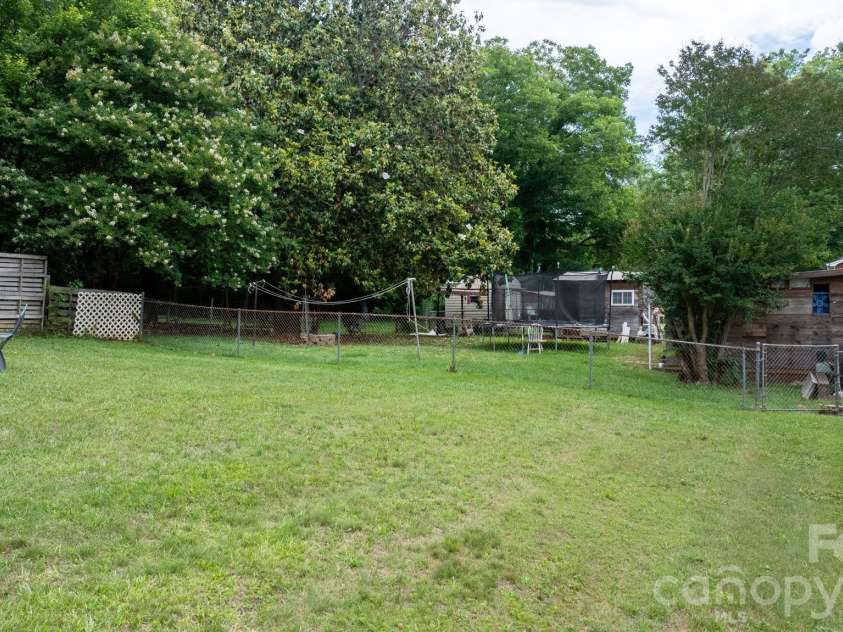 1423 16th Avenue, Hickory, NC 28601.  MLS# CAR4388030, YatesRealty ID 26720. 