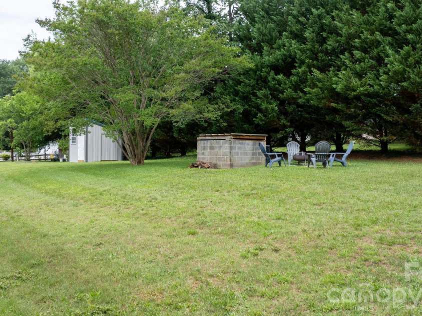 1423 16th Avenue, Hickory, NC 28601.  MLS# CAR4388030, YatesRealty ID 26720. 