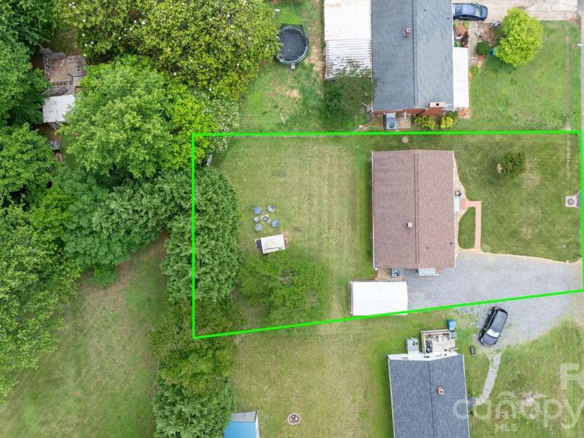 1423 16th Avenue, Hickory, NC 28601.  MLS# CAR4388030, YatesRealty ID 26720. 