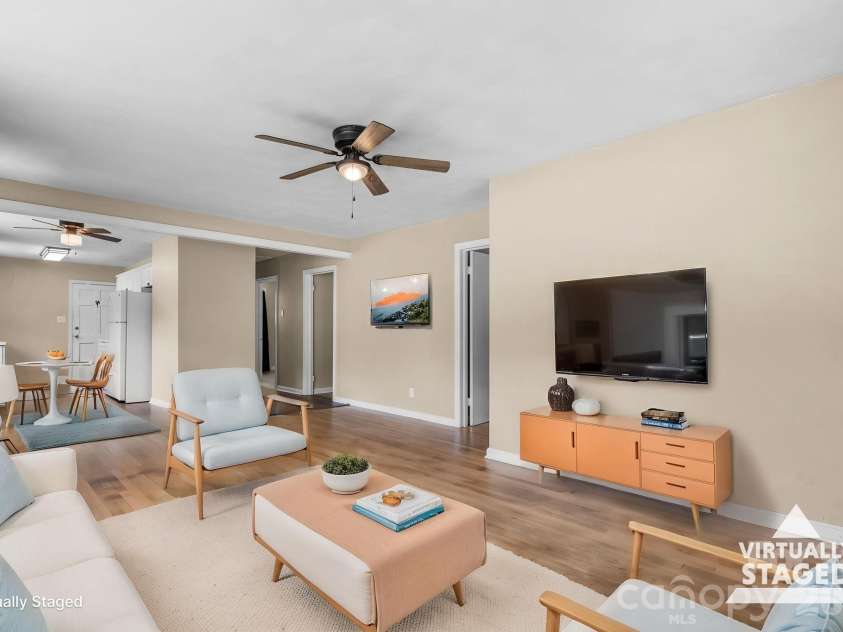 1423 16th Avenue, Hickory, NC 28601.  MLS# CAR4388030, YatesRealty ID 26720. 