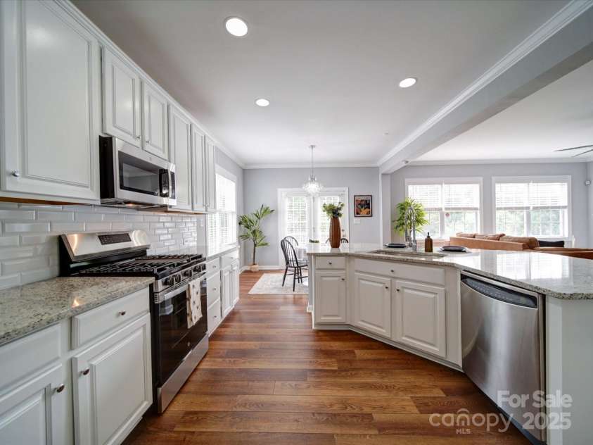 7642 Horseshoe Creek Drive, Huntersville, NC 28078.  MLS# CAR4249944, YatesRealty ID 26720. Another view of Gourmet Kitchen
