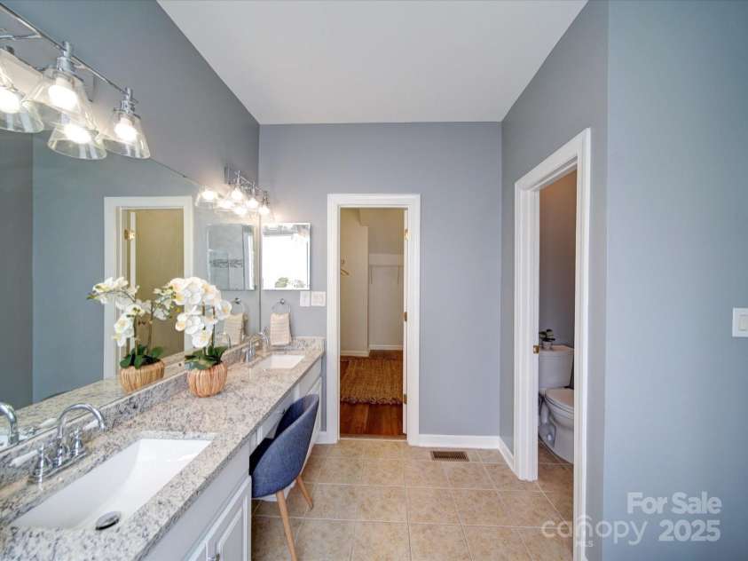 7642 Horseshoe Creek Drive, Huntersville, NC 28078.  MLS# CAR4249944, YatesRealty ID 26720. Ensuite bath
