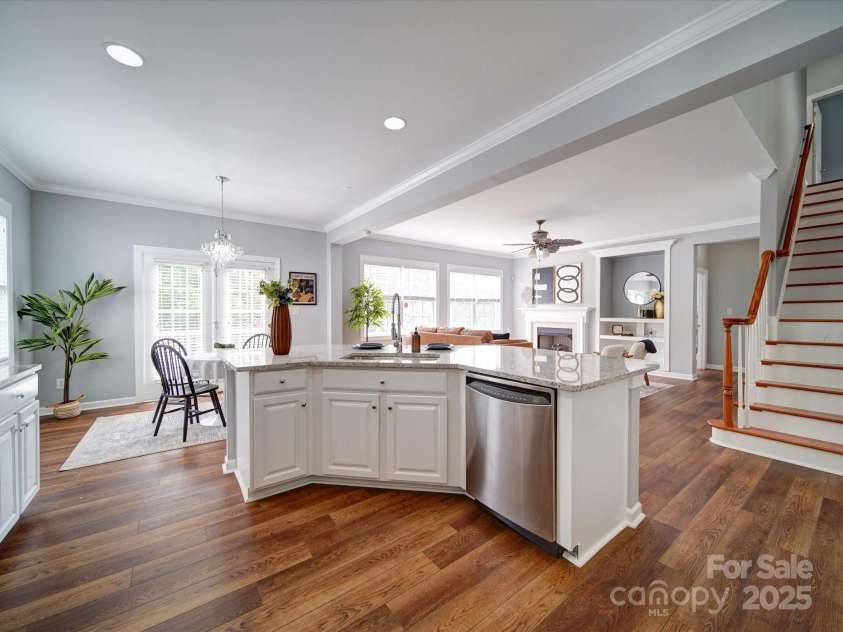 7642 Horseshoe Creek Drive, Huntersville, NC 28078.  MLS# CAR4249944, YatesRealty ID 26720. Kitchen with Large Island with Seating