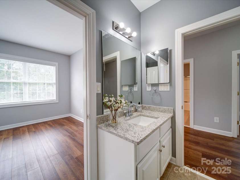 7642 Horseshoe Creek Drive, Huntersville, NC 28078.  MLS# CAR4249944, YatesRealty ID 26720. Upper Level Junior suite bathroom with access to hallway.