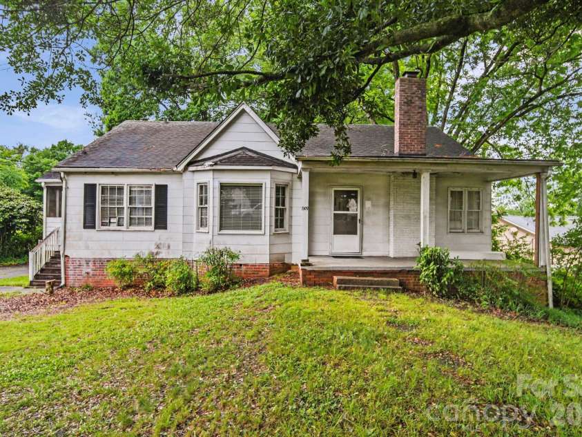 1109 Union Road, Gastonia, NC 28056.  MLS# CAR4388040, YatesRealty ID 26721. 