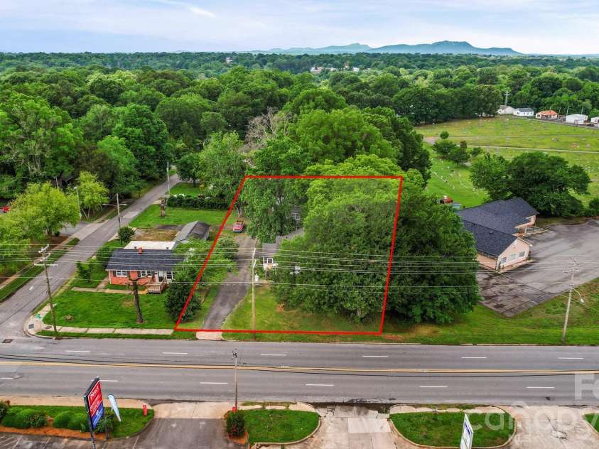 1109 Union Road, Gastonia, NC 28056.  MLS# CAR4388040, YatesRealty ID 26721. 