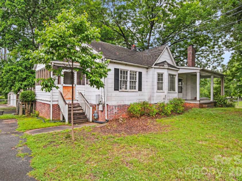 1109 Union Road, Gastonia, NC 28056.  MLS# CAR4388040, YatesRealty ID 26721. 