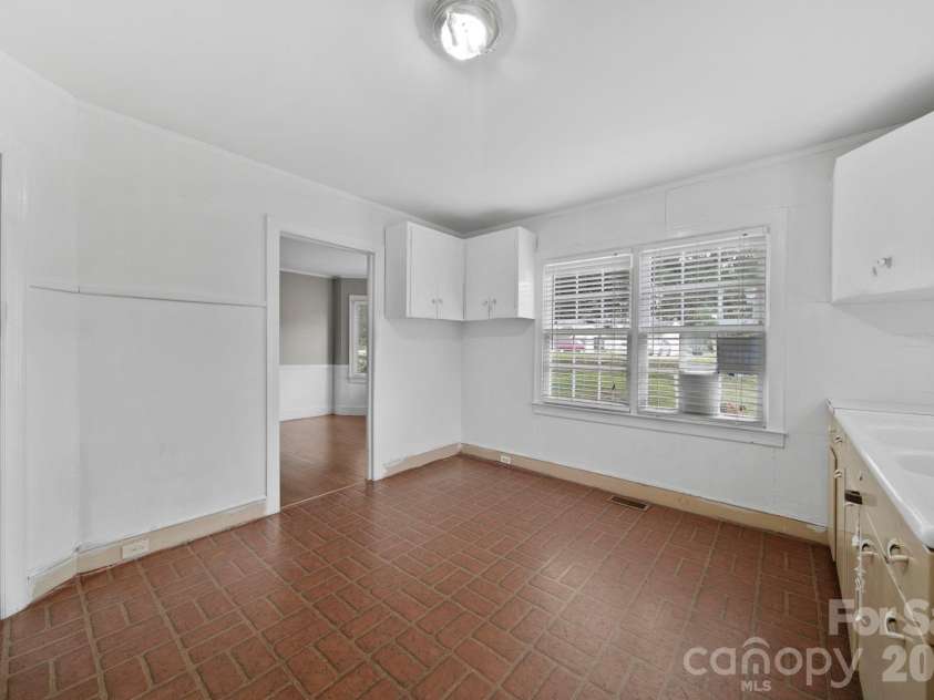 1109 Union Road, Gastonia, NC 28056.  MLS# CAR4388040, YatesRealty ID 26721. 