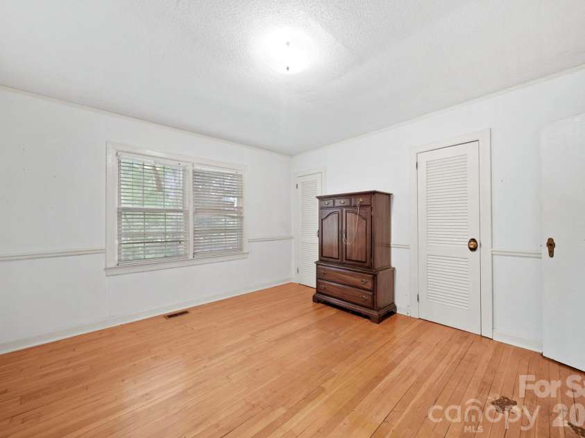 1109 Union Road, Gastonia, NC 28056.  MLS# CAR4388040, YatesRealty ID 26721. 