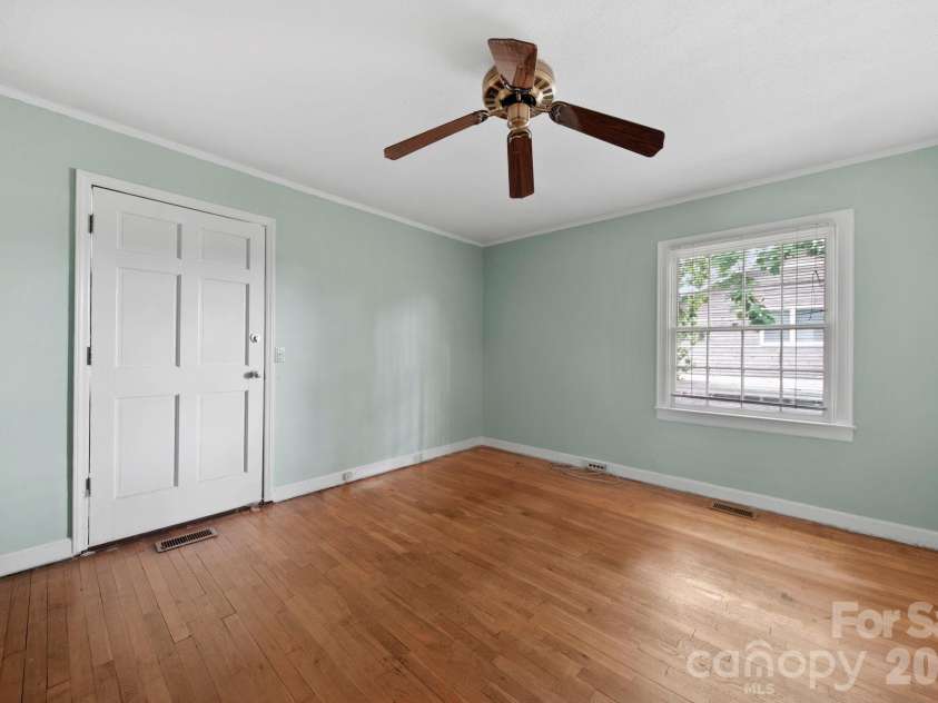 1109 Union Road, Gastonia, NC 28056.  MLS# CAR4388040, YatesRealty ID 26721. 