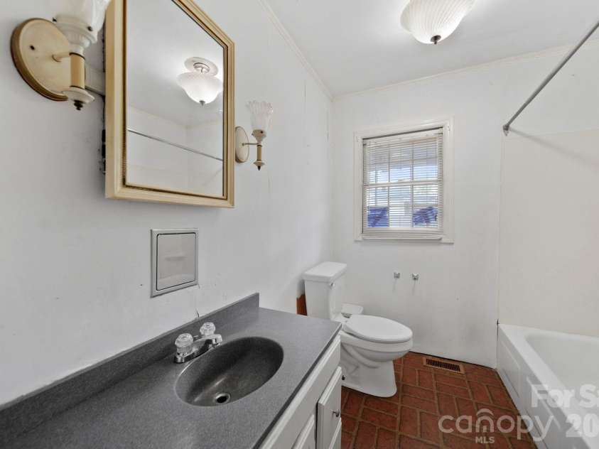 1109 Union Road, Gastonia, NC 28056.  MLS# CAR4388040, YatesRealty ID 26721. 