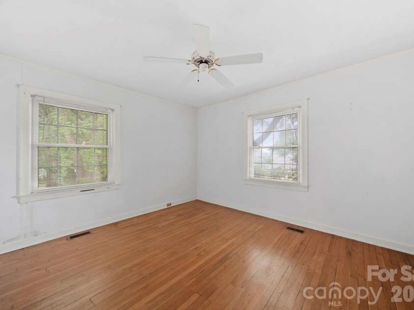 1109 Union Road, Gastonia, NC 28056.  MLS# CAR4388040, YatesRealty ID 26721. 