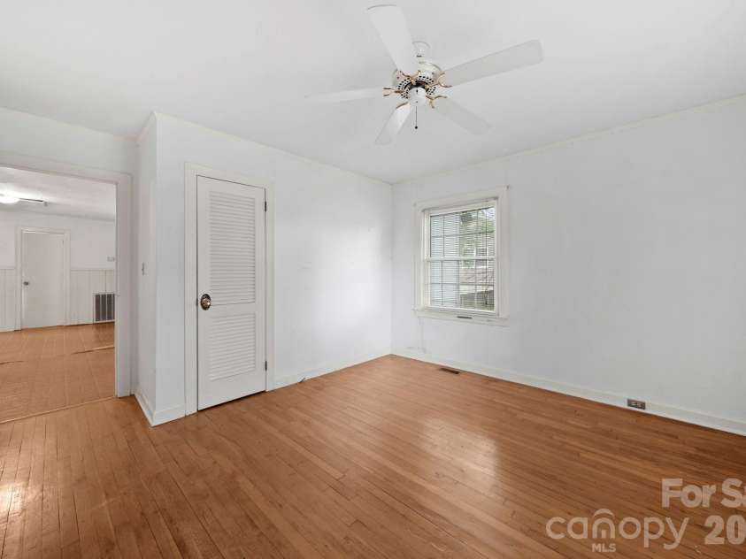 1109 Union Road, Gastonia, NC 28056.  MLS# CAR4388040, YatesRealty ID 26721. 