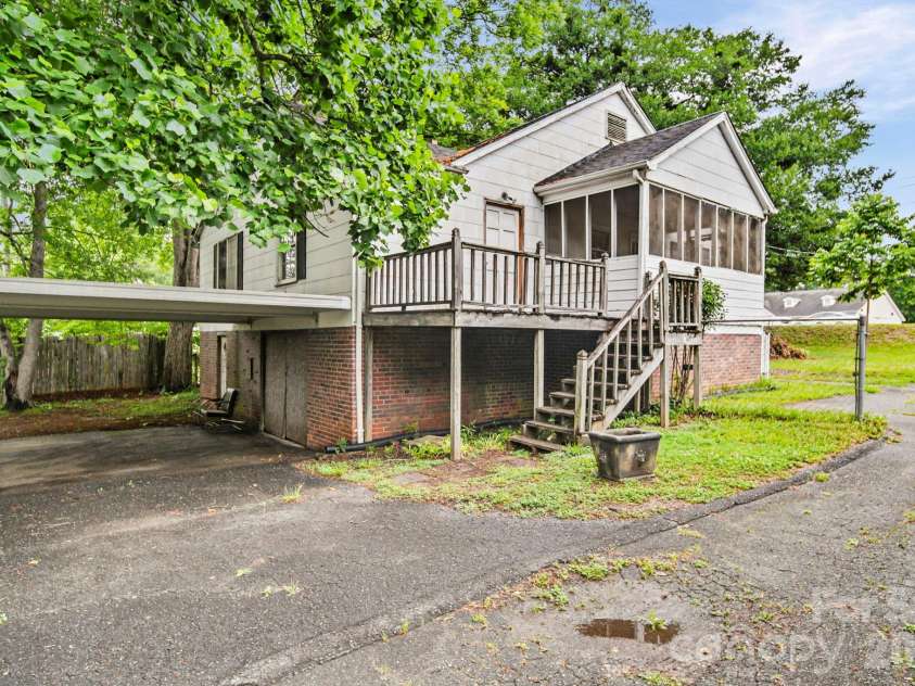 1109 Union Road, Gastonia, NC 28056.  MLS# CAR4388040, YatesRealty ID 26721. 