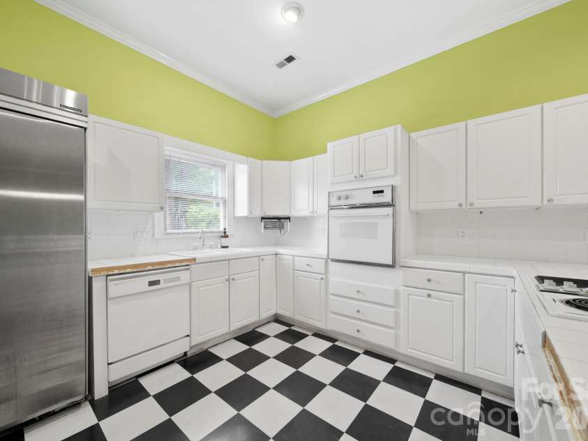 1109 Union Road, Gastonia, NC 28056.  MLS# CAR4388040, YatesRealty ID 26721. 