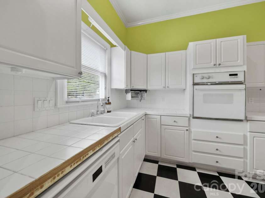 1109 Union Road, Gastonia, NC 28056.  MLS# CAR4388040, YatesRealty ID 26721. 