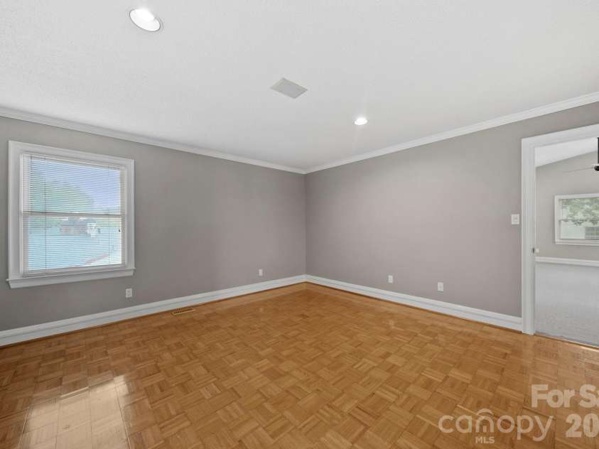 1109 Union Road, Gastonia, NC 28056.  MLS# CAR4388040, YatesRealty ID 26721. 