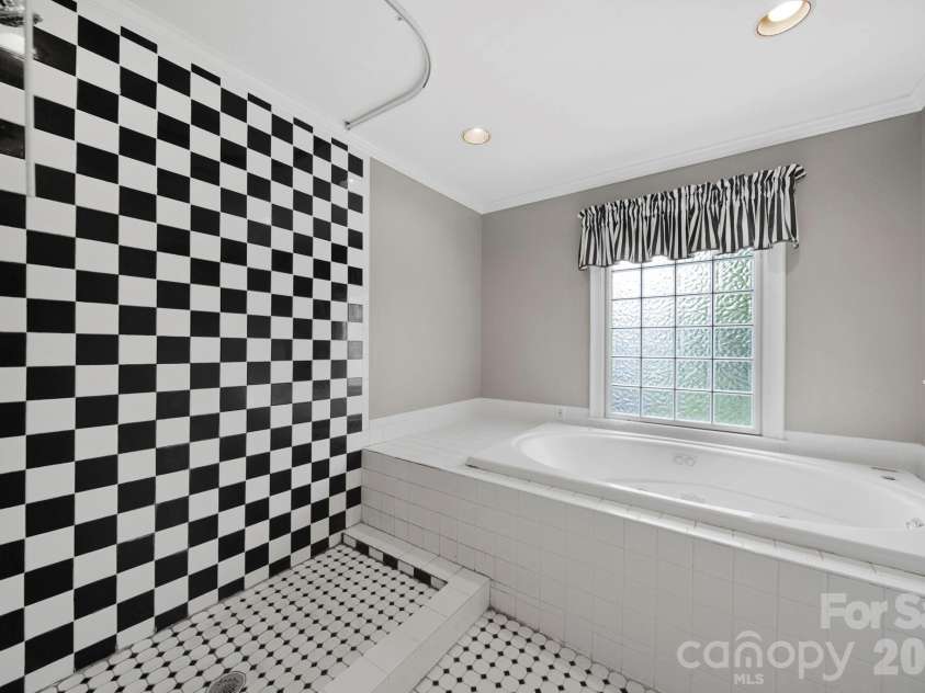 1109 Union Road, Gastonia, NC 28056.  MLS# CAR4388040, YatesRealty ID 26721. 