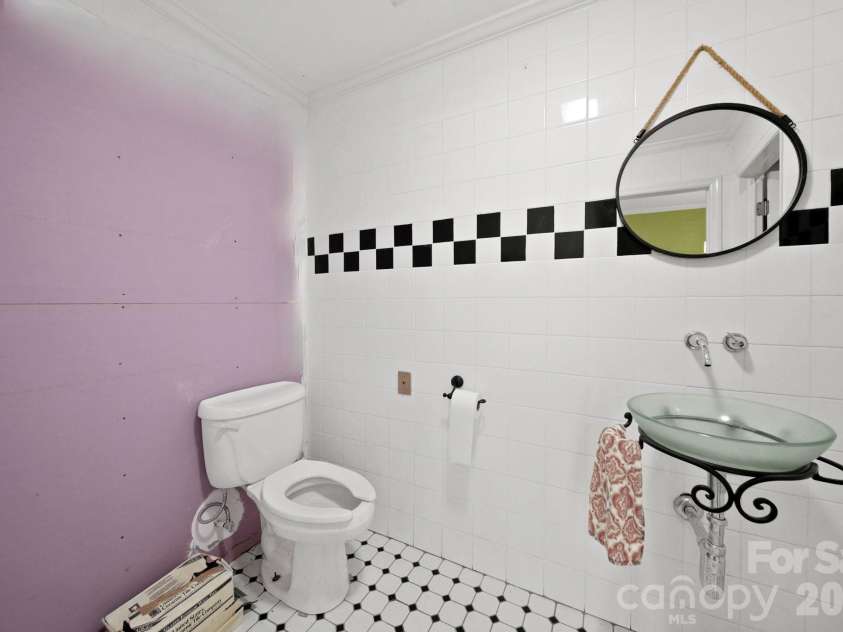 1109 Union Road, Gastonia, NC 28056.  MLS# CAR4388040, YatesRealty ID 26721. 