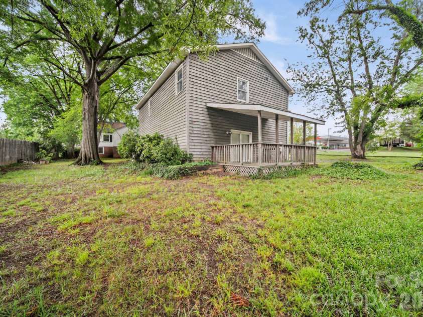 1109 Union Road, Gastonia, NC 28056.  MLS# CAR4388040, YatesRealty ID 26721. 
