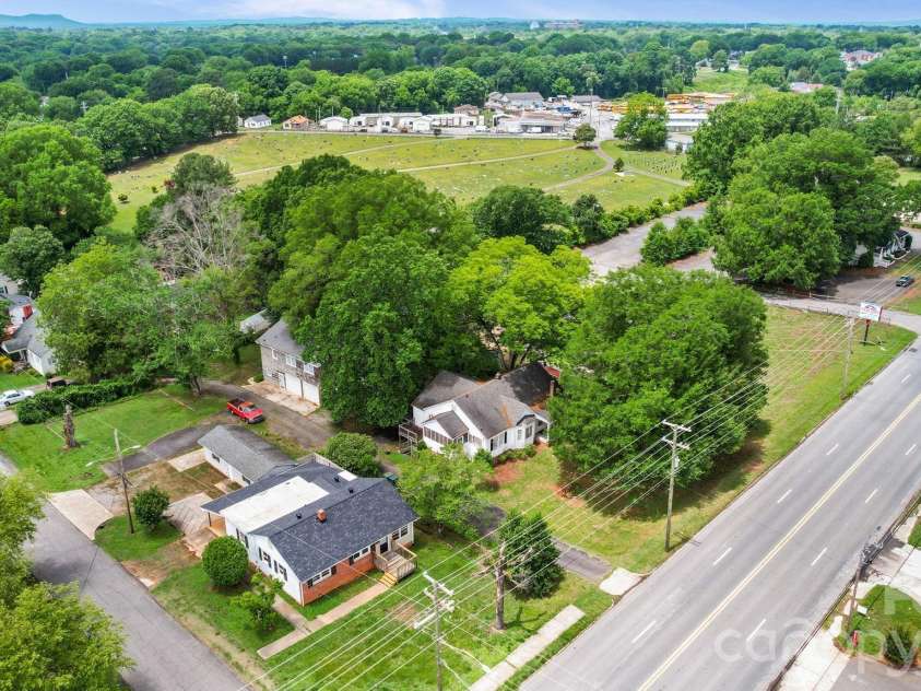 1109 Union Road, Gastonia, NC 28056.  MLS# CAR4388040, YatesRealty ID 26721. 