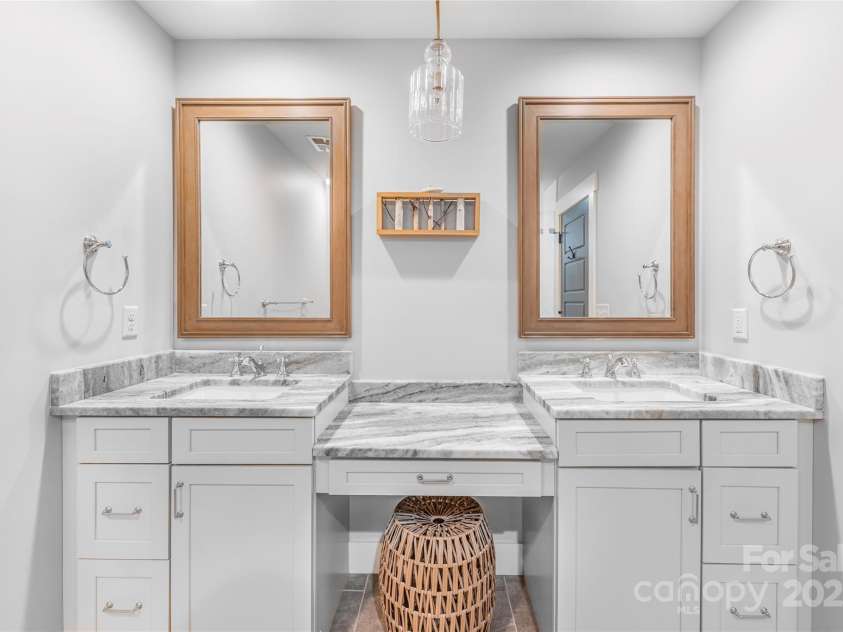 45 Tahkieostie Trail, Asheville, NC 28806.  MLS# CAR4250758, YatesRealty ID 26721. Primary bathroom.