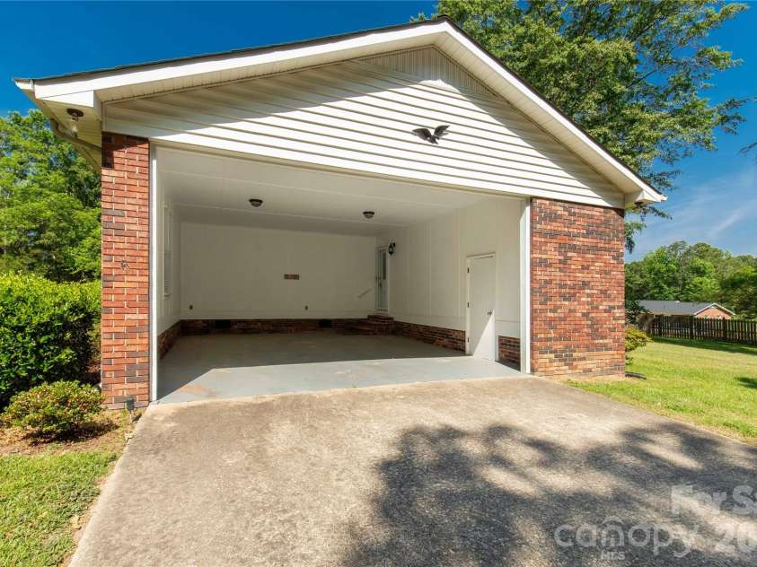 956 Providence Road, Lancaster, SC 29720.  MLS# CAR4383180, YatesRealty ID 26723. 