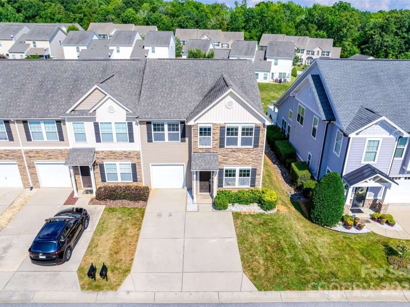 365 Battery Circle, Clover, SC 29710.  MLS# CAR4276066, YatesRealty ID 26724. 